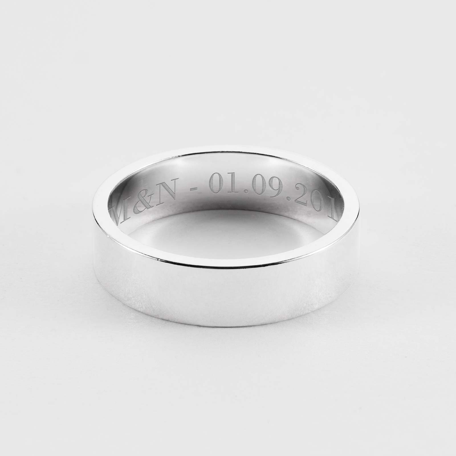 découvrez notre sélection élégante de bagues en or pour hommes, alliant sophistication et style. des designs intemporels aux créations modernes, trouvez la bague parfaite qui reflète votre personnalité.