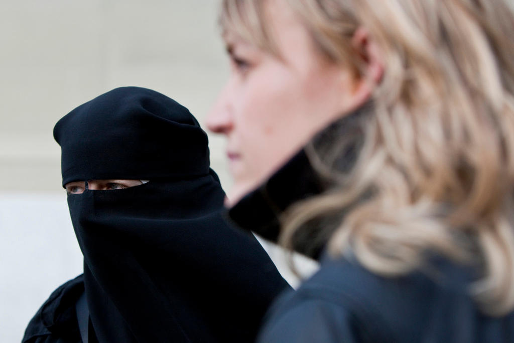 découvrez le rôle et la place des femmes dans l'islam à travers l'histoire, les traditions et les textes sacrés. explorez les défis contemporains et les contributions des femmes musulmanes à la société moderne.
