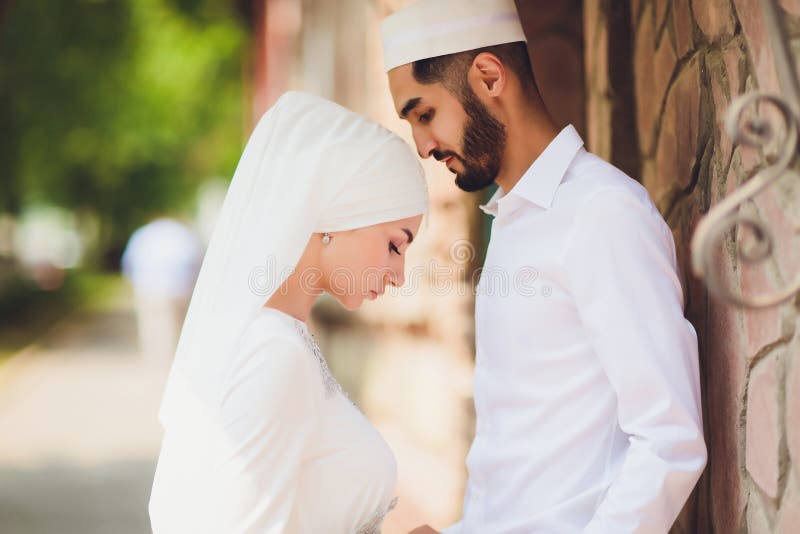 découvrez tout ce qu'il faut savoir sur le mariage musulman, de la cérémonie traditionnelle aux coutumes et rituels significatifs. plongez dans l'univers des mariages halal et des bénédictions pour une union pleine de spiritualité et d'amour.