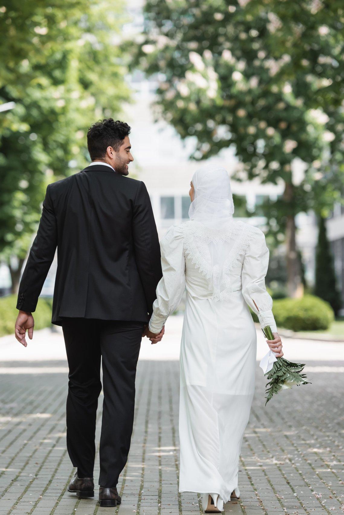 découvrez les traditions et les rituels essentiels d'un mariage musulman, un événement sacré qui célèbre l'union de deux âmes avec foi et amour. explorez les coutumes, les préparatifs et les conseils pour organiser une cérémonie mémorable et respectueuse des valeurs islamiques.