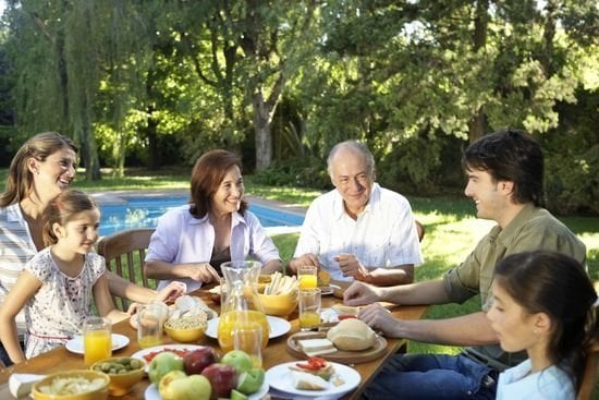 découvrez comment naviguer avec succès dans les relations avec votre belle-famille. conseils pratiques, astuces et stratégies pour bâtir des liens solides et harmonieux, tout en évitant les conflits.