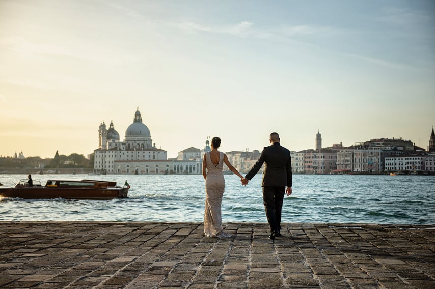 découvrez tout sur le mariage clandestin : conseils, astuces et témoignages pour célébrer votre amour en toute discrétion. explorez les raisons de se marier en cachette et les défis à relever pour vivre cette expérience unique.