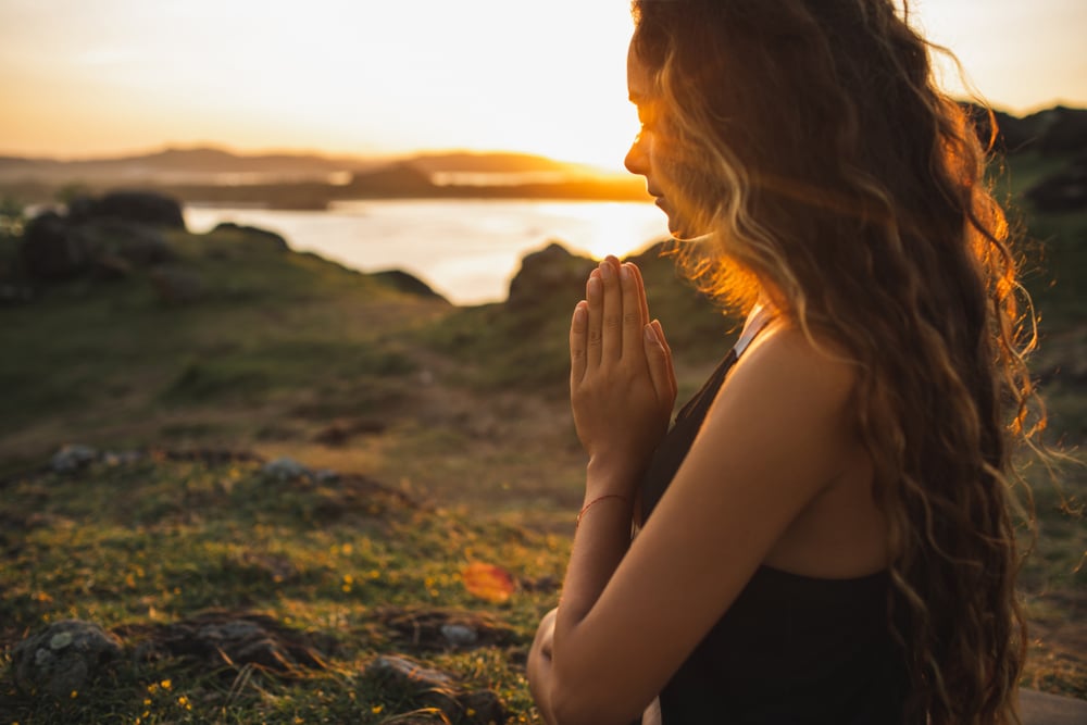 découvrez les dimensions profondes du voyage spirituel, une quête intérieure enrichissante qui vous guide vers l'éveil, la sérénité et la connexion avec votre essence. explorez des pratiques, des destinations et des expériences transformantes qui éveilleront votre âme.