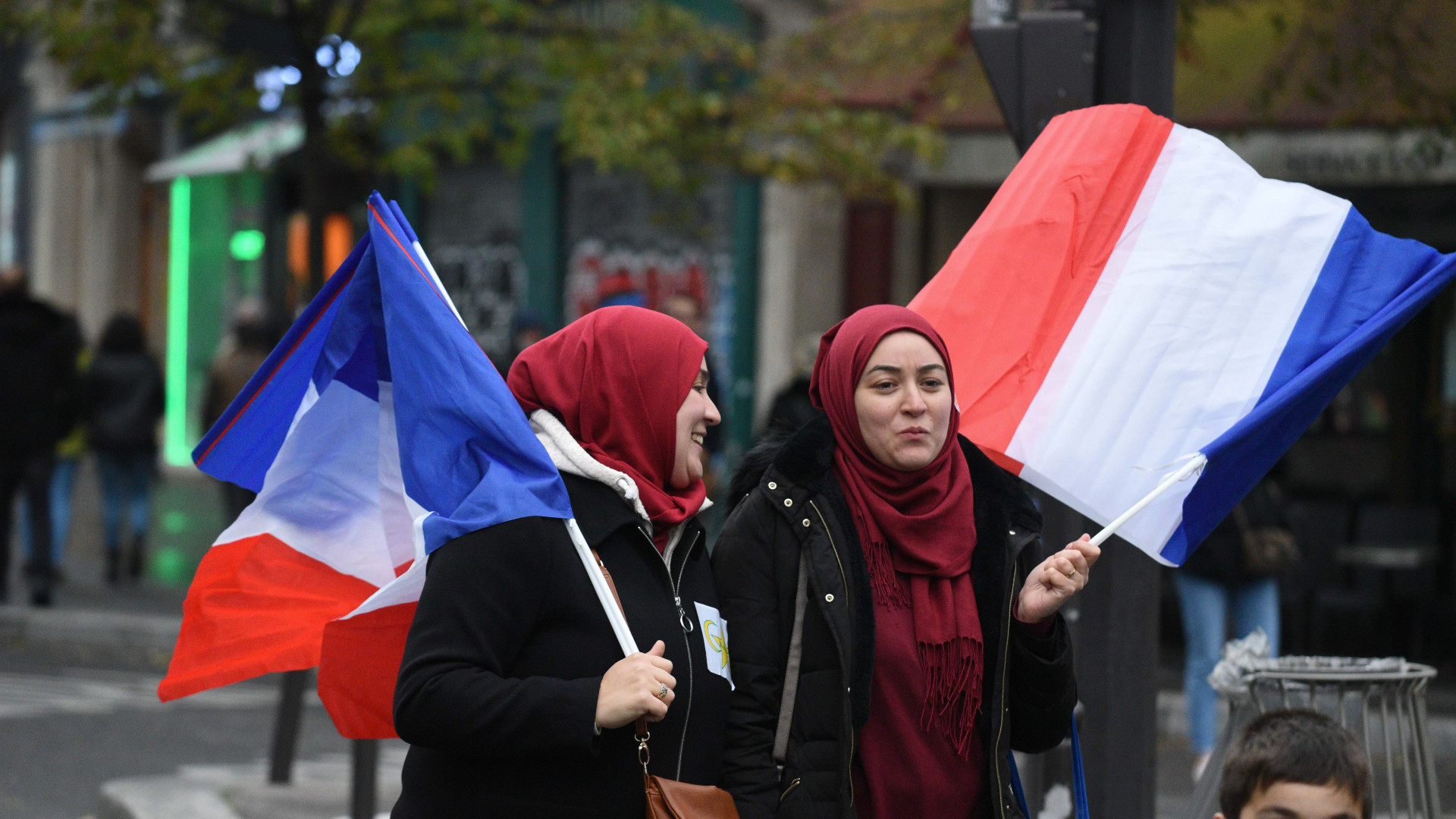 découvrez les enjeux et les interactions entre l'islam et la laïcité en france : principes, débats, points de convergence et de divergence pour mieux comprendre leur cohabitation dans la société moderne.