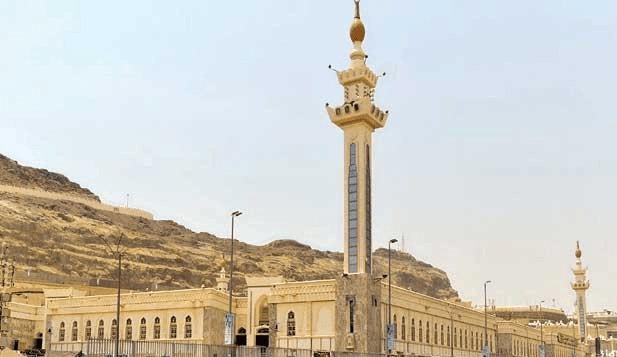 découvrez l'histoire, l'architecture et l'importance spirituelle de la mosquée de la mecque, le lieu le plus sacré de l'islam, centre des pèlerinages et symbole de foi pour des millions de musulmans à travers le monde.
