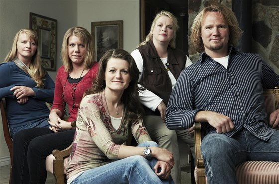 découvrez les enjeux et les perspectives de la polygamie, une pratique culturelle revêtant des significations variées à travers le monde. plongez dans les discussions sur ses implications sociales, juridiques et éthiques.