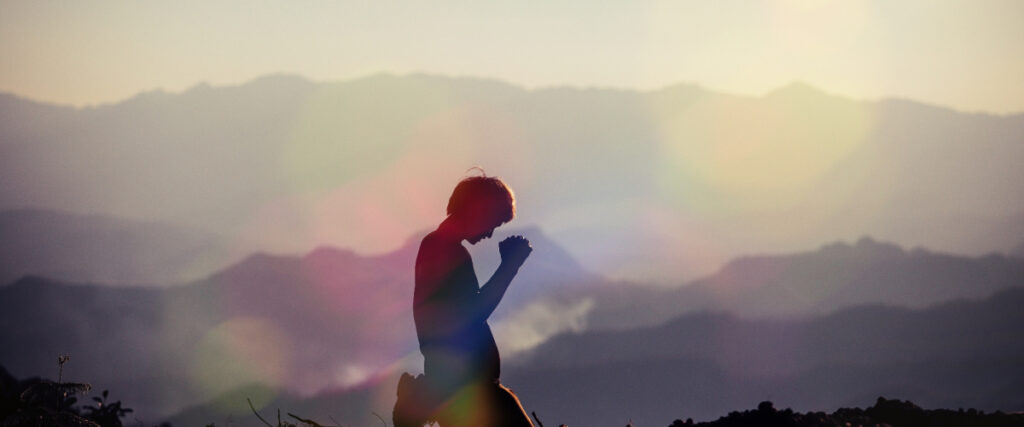 découvrez l'importance et la signification de la prière, ses bienfaits spirituels et comment prier au quotidien pour trouver la paix intérieure et renforcer votre foi.
