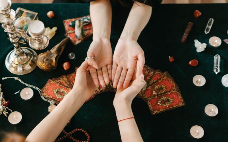 découvrez comment une quête spirituelle peut transformer votre vie, vous aider à trouver un sens profond et vous guider vers l'épanouissement personnel et la paix intérieure.