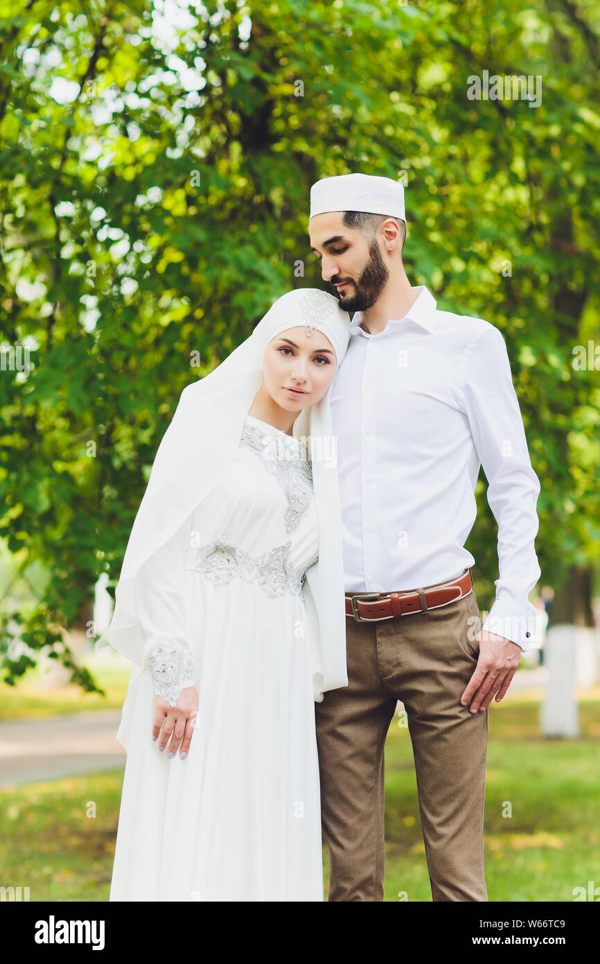 découvrez les traditions, coutumes et étapes clés d’un mariage musulman. conseils pratiques, organisation et inspirations pour célébrer votre union selon les rites musulmans.